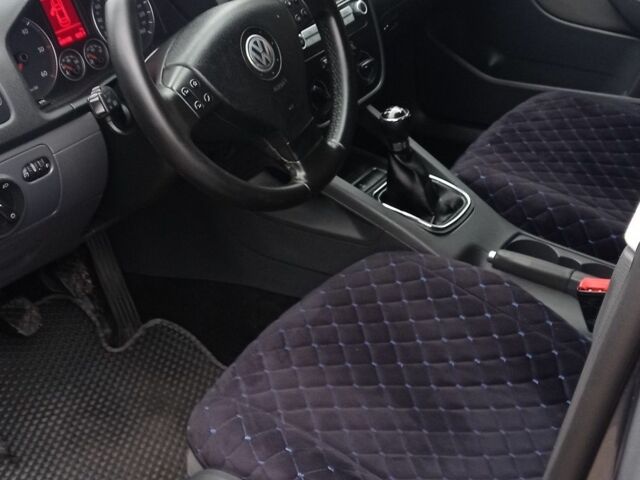 Серый Фольксваген ЕвроВан, объемом двигателя 1.9 л и пробегом 265 тыс. км за 5800 $, фото 7 на Automoto.ua