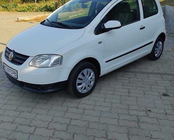 Белый Фольксваген Фокс, объемом двигателя 1.2 л и пробегом 240 тыс. км за 3100 $, фото 3 на Automoto.ua