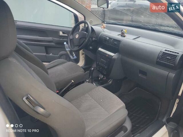 Білий Фольксваген Фокс, об'ємом двигуна 1.2 л та пробігом 327 тис. км за 4100 $, фото 29 на Automoto.ua