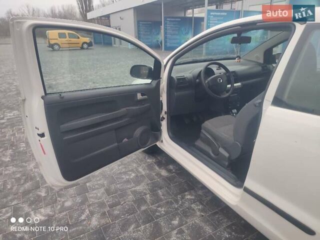 Білий Фольксваген Фокс, об'ємом двигуна 1.2 л та пробігом 327 тис. км за 4100 $, фото 22 на Automoto.ua