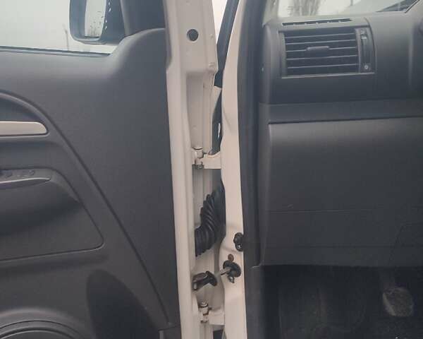 Білий Фольксваген Фокс, об'ємом двигуна 1.2 л та пробігом 327 тис. км за 4100 $, фото 20 на Automoto.ua