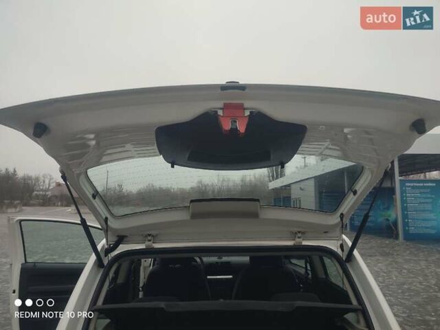 Білий Фольксваген Фокс, об'ємом двигуна 1.2 л та пробігом 327 тис. км за 4100 $, фото 23 на Automoto.ua