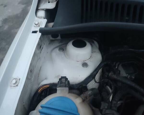 Білий Фольксваген Фокс, об'ємом двигуна 1.2 л та пробігом 327 тис. км за 4100 $, фото 42 на Automoto.ua