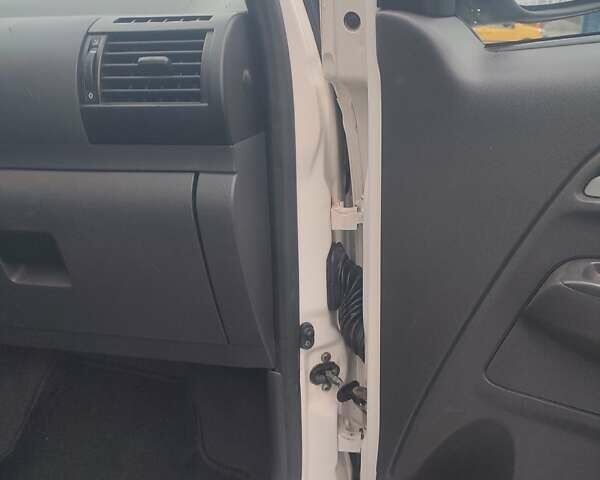 Білий Фольксваген Фокс, об'ємом двигуна 1.2 л та пробігом 327 тис. км за 4100 $, фото 19 на Automoto.ua