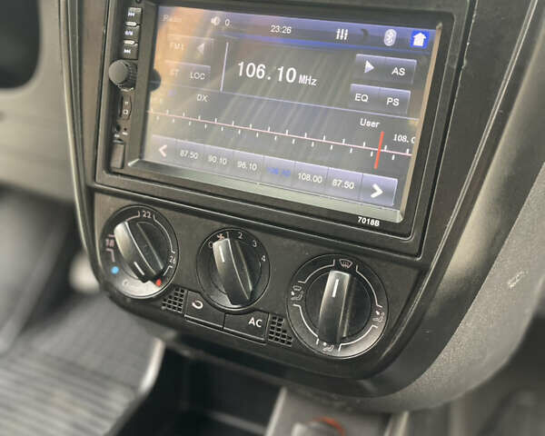 Чорний Фольксваген Фокс, об'ємом двигуна 1.2 л та пробігом 283 тис. км за 3000 $, фото 41 на Automoto.ua