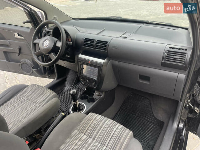 Чорний Фольксваген Фокс, об'ємом двигуна 1.2 л та пробігом 283 тис. км за 3000 $, фото 38 на Automoto.ua