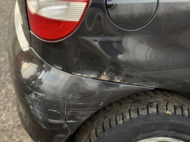 Черный Фольксваген Фокс, объемом двигателя 1.4 л и пробегом 100 тыс. км за 2990 $, фото 4 на Automoto.ua