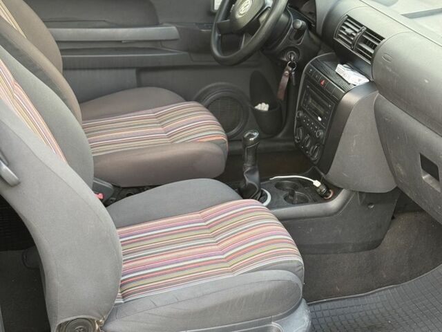 Черный Фольксваген Фокс, объемом двигателя 1.4 л и пробегом 100 тыс. км за 2990 $, фото 6 на Automoto.ua