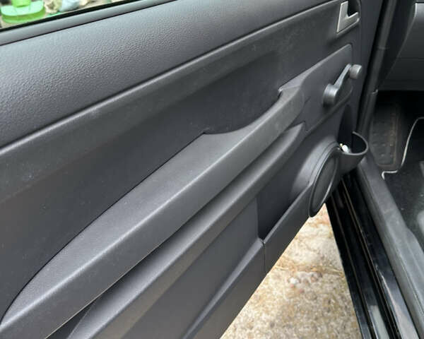 Черный Фольксваген Фокс, объемом двигателя 1.2 л и пробегом 245 тыс. км за 4000 $, фото 11 на Automoto.ua