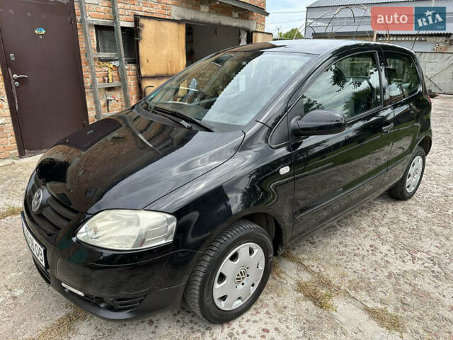 Черный Фольксваген Фокс, объемом двигателя 1.2 л и пробегом 245 тыс. км за 4000 $, фото 3 на Automoto.ua