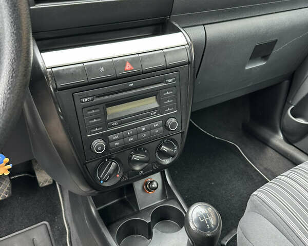 Черный Фольксваген Фокс, объемом двигателя 1.2 л и пробегом 245 тыс. км за 4000 $, фото 9 на Automoto.ua