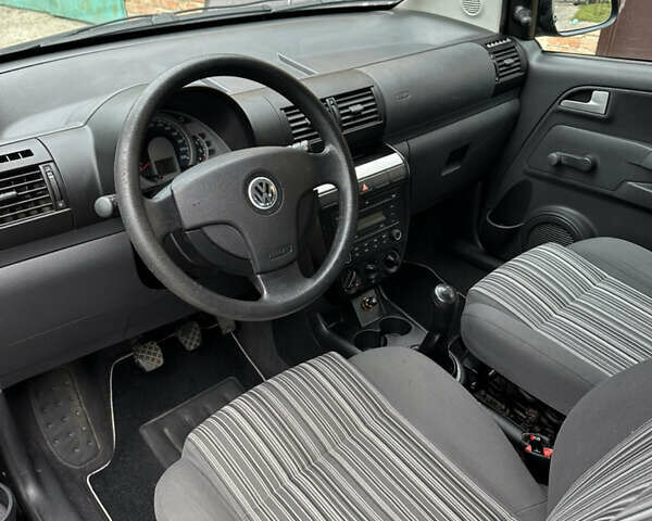 Черный Фольксваген Фокс, объемом двигателя 1.2 л и пробегом 245 тыс. км за 4000 $, фото 7 на Automoto.ua