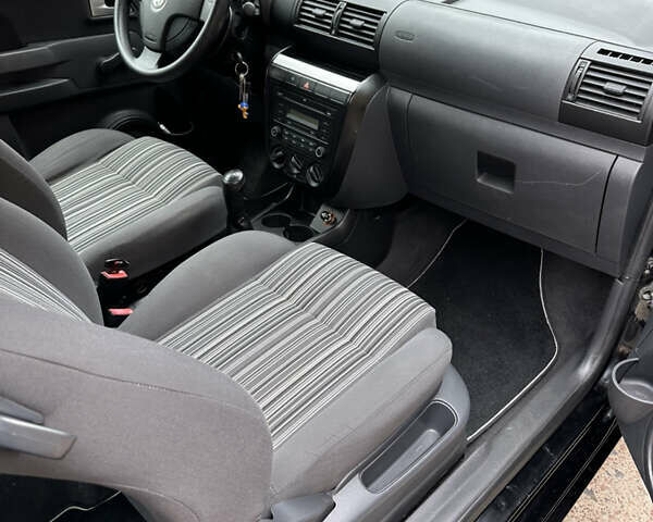 Черный Фольксваген Фокс, объемом двигателя 1.2 л и пробегом 245 тыс. км за 4000 $, фото 15 на Automoto.ua