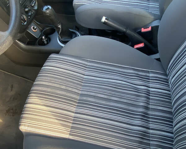 Черный Фольксваген Фокс, объемом двигателя 1.39 л и пробегом 165 тыс. км за 4500 $, фото 4 на Automoto.ua