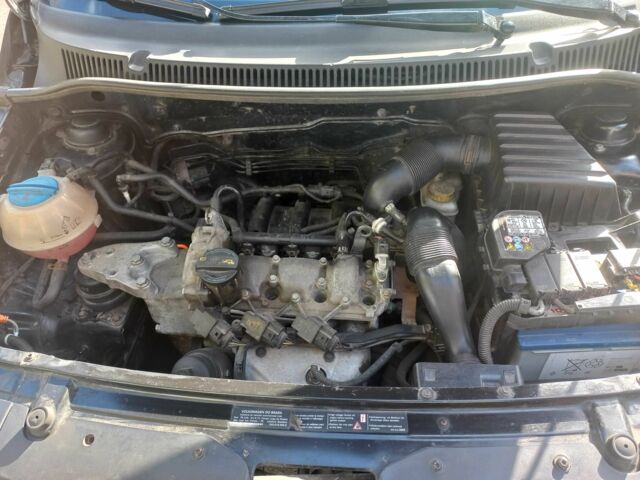 Черный Фольксваген Фокс, объемом двигателя 1.2 л и пробегом 170 тыс. км за 3500 $, фото 4 на Automoto.ua