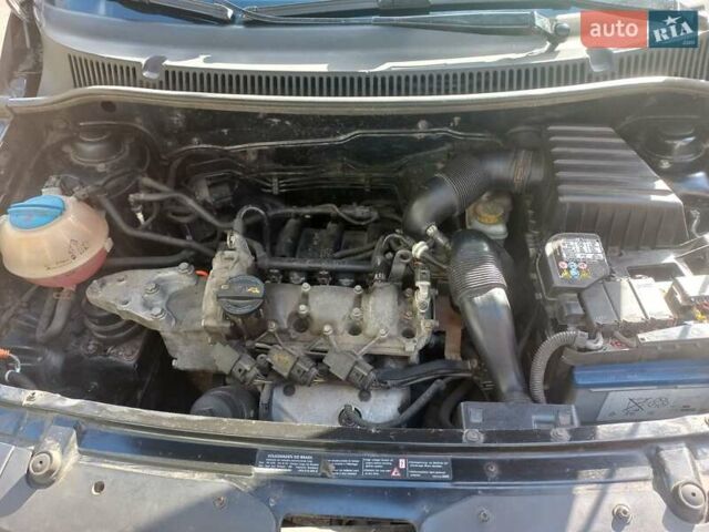 Черный Фольксваген Фокс, объемом двигателя 1.2 л и пробегом 170 тыс. км за 3400 $, фото 4 на Automoto.ua