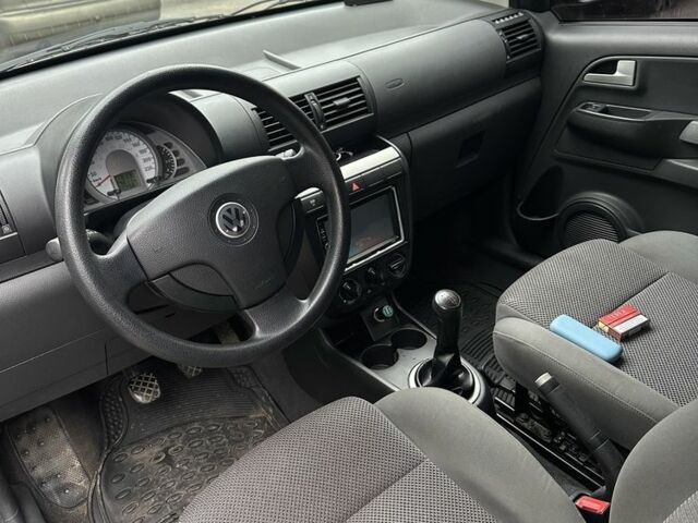 Черный Фольксваген Фокс, объемом двигателя 1.2 л и пробегом 130 тыс. км за 2450 $, фото 4 на Automoto.ua