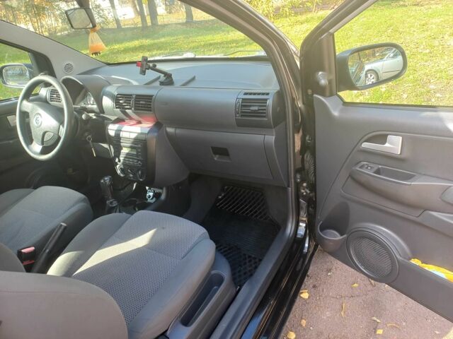 Черный Фольксваген Фокс, объемом двигателя 1.2 л и пробегом 170 тыс. км за 3500 $, фото 3 на Automoto.ua