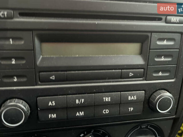 Красный Фольксваген Фокс, объемом двигателя 1.2 л и пробегом 144 тыс. км за 4300 $, фото 13 на Automoto.ua