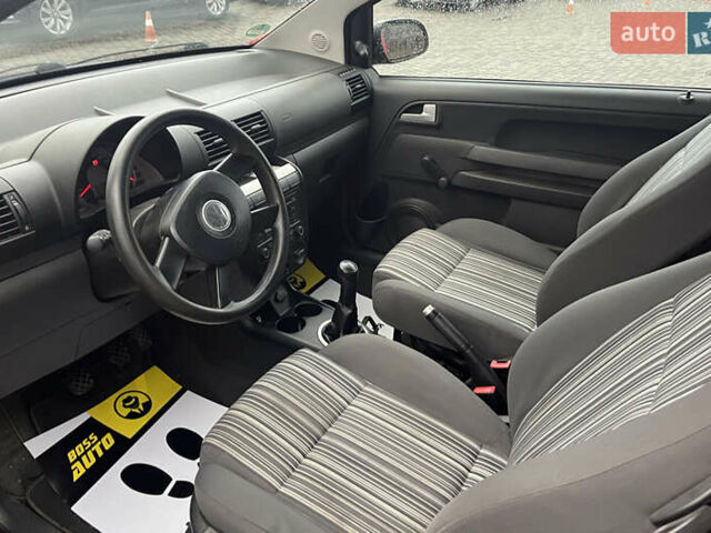 Красный Фольксваген Фокс, объемом двигателя 1.2 л и пробегом 144 тыс. км за 4200 $, фото 9 на Automoto.ua