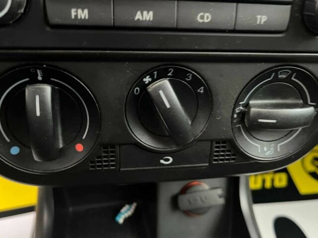 Червоний Фольксваген Фокс, об'ємом двигуна 1.2 л та пробігом 144 тис. км за 4300 $, фото 15 на Automoto.ua