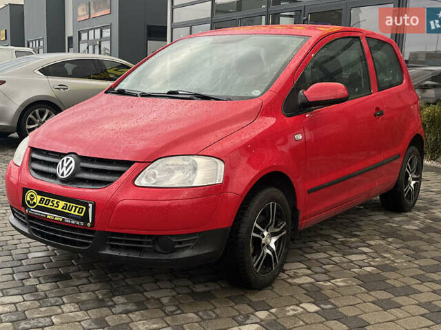 Красный Фольксваген Фокс, объемом двигателя 1.2 л и пробегом 144 тыс. км за 4300 $, фото 2 на Automoto.ua