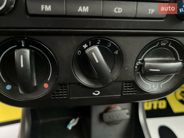 Красный Фольксваген Фокс, объемом двигателя 1.2 л и пробегом 144 тыс. км за 4200 $, фото 15 на Automoto.ua