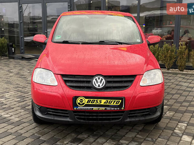 Красный Фольксваген Фокс, объемом двигателя 1.2 л и пробегом 144 тыс. км за 4300 $, фото 1 на Automoto.ua