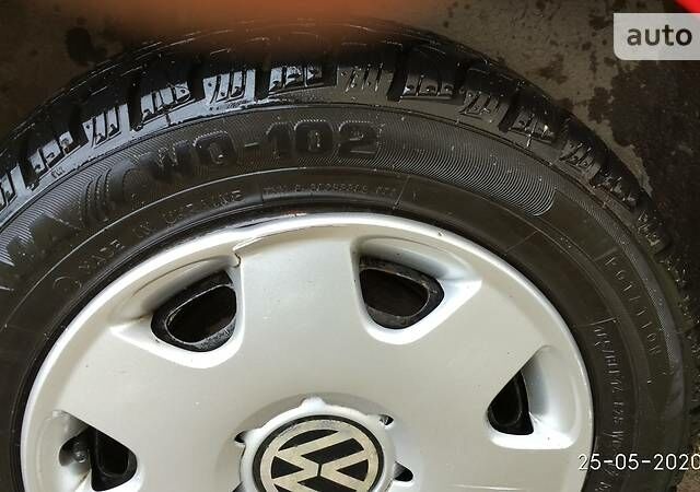 Красный Фольксваген Фокс, объемом двигателя 1.2 л и пробегом 200 тыс. км за 4000 $, фото 11 на Automoto.ua