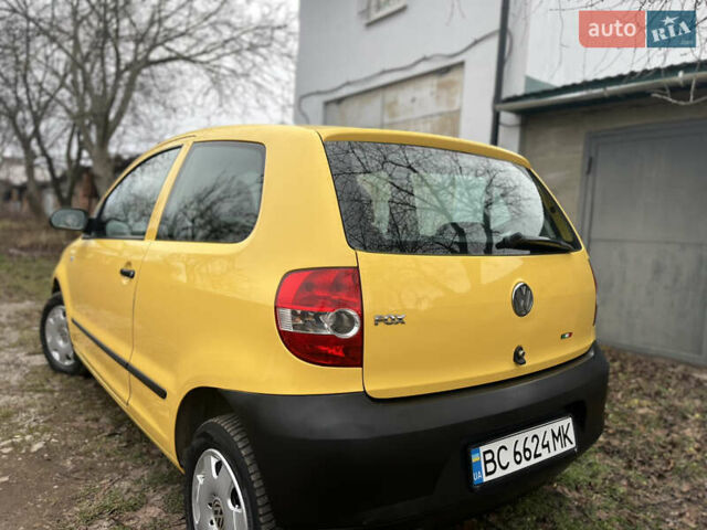 Жовтий Фольксваген Фокс, об'ємом двигуна 1.2 л та пробігом 201 тис. км за 3500 $, фото 5 на Automoto.ua