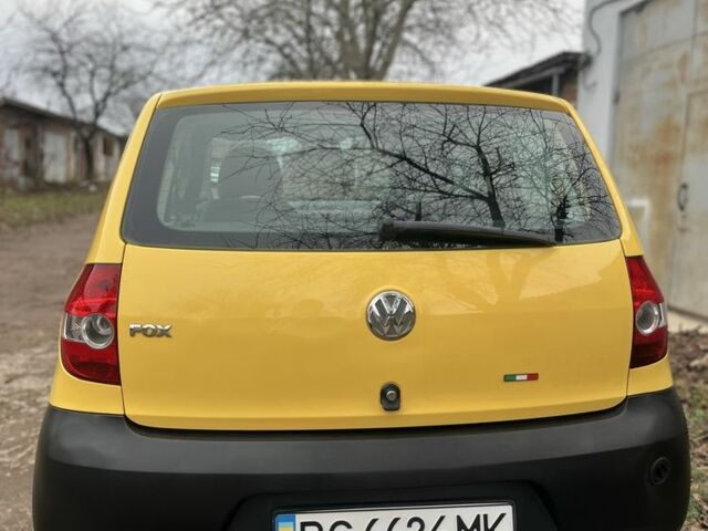 Жовтий Фольксваген Фокс, об'ємом двигуна 1.2 л та пробігом 201 тис. км за 3700 $, фото 2 на Automoto.ua
