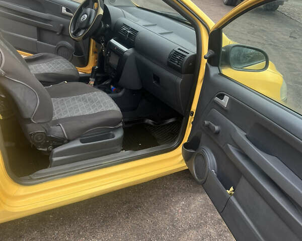 Фольксваген Фокс 2006 в Новоукраинке на Automoto.ua Желтый Фольксваген Фокс, объемом двигателя 1.42 л и пробегом 327 тыс. км за 2400 $, фото 6 на Automoto.ua