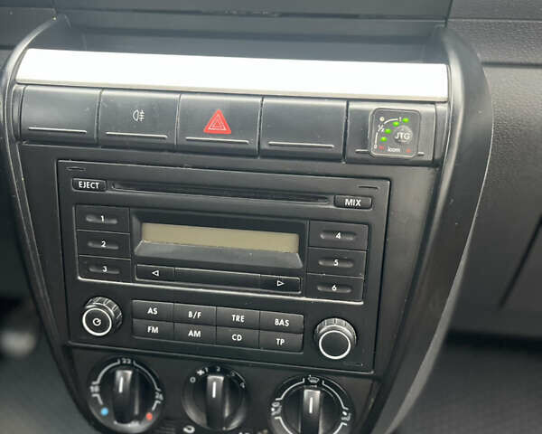 Жовтий Фольксваген Фокс, об'ємом двигуна 1.2 л та пробігом 201 тис. км за 3500 $, фото 8 на Automoto.ua