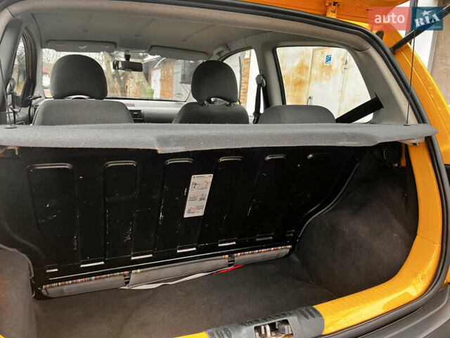 Жовтий Фольксваген Фокс, об'ємом двигуна 1.2 л та пробігом 201 тис. км за 3500 $, фото 12 на Automoto.ua