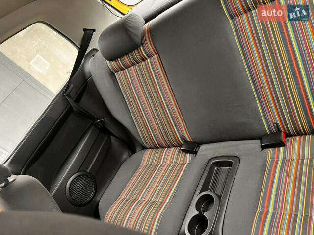 Жовтий Фольксваген Фокс, об'ємом двигуна 1.2 л та пробігом 201 тис. км за 3500 $, фото 13 на Automoto.ua