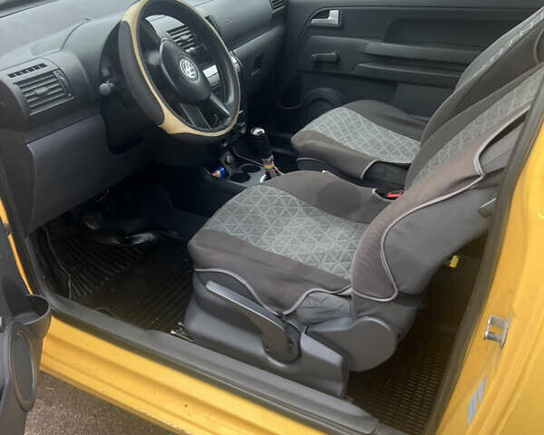 Фольксваген Фокс 2006 в Новоукраинке на Automoto.ua Желтый Фольксваген Фокс, объемом двигателя 1.42 л и пробегом 327 тыс. км за 2400 $, фото 1 на Automoto.ua