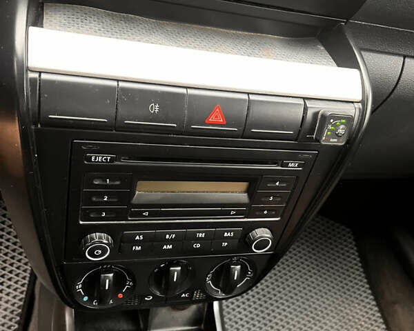 Жовтий Фольксваген Фокс, об'ємом двигуна 1.2 л та пробігом 201 тис. км за 3500 $, фото 11 на Automoto.ua