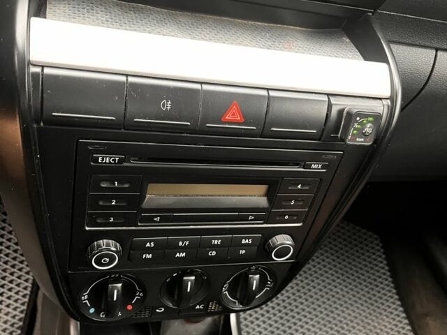 Жовтий Фольксваген Фокс, об'ємом двигуна 1.2 л та пробігом 201 тис. км за 3700 $, фото 7 на Automoto.ua