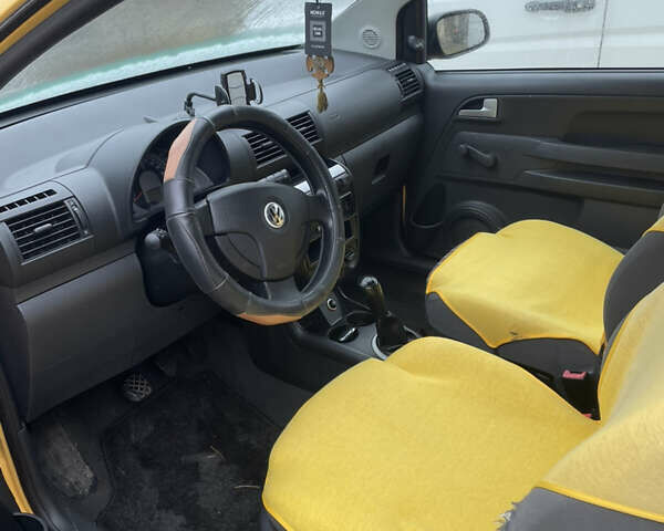 Жовтий Фольксваген Фокс, об'ємом двигуна 1.2 л та пробігом 150 тис. км за 4000 $, фото 6 на Automoto.ua