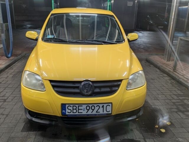 Желтый Фольксваген Фокс, объемом двигателя 1.2 л и пробегом 165 тыс. км за 1735 $, фото 2 на Automoto.ua