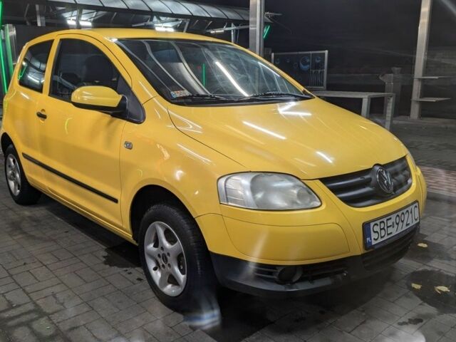 Желтый Фольксваген Фокс, объемом двигателя 1.2 л и пробегом 165 тыс. км за 1735 $, фото 1 на Automoto.ua