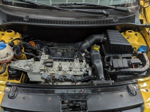 Желтый Фольксваген Фокс, объемом двигателя 1.2 л и пробегом 165 тыс. км за 1735 $, фото 6 на Automoto.ua