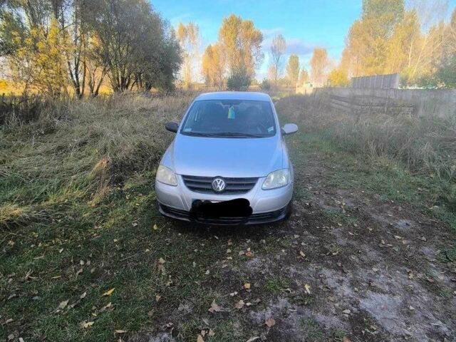 Сірий Фольксваген Фокс, об'ємом двигуна 1.2 л та пробігом 230 тис. км за 3000 $, фото 1 на Automoto.ua
