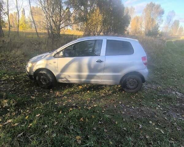 Серый Фольксваген Фокс, объемом двигателя 1.2 л и пробегом 230 тыс. км за 3000 $, фото 6 на Automoto.ua