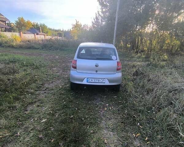 Серый Фольксваген Фокс, объемом двигателя 1.2 л и пробегом 230 тыс. км за 3000 $, фото 3 на Automoto.ua