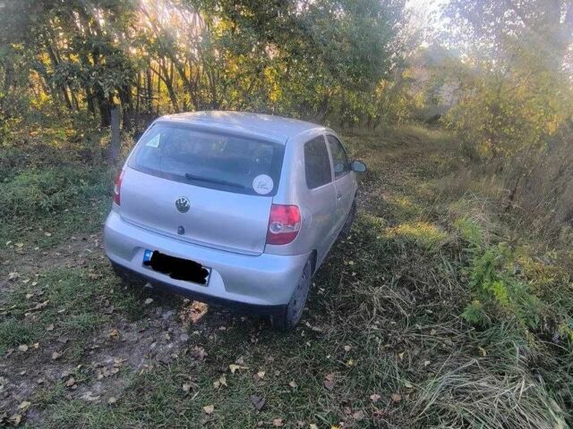 Сірий Фольксваген Фокс, об'ємом двигуна 1.2 л та пробігом 230 тис. км за 3000 $, фото 5 на Automoto.ua