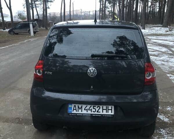 Серый Фольксваген Фокс, объемом двигателя 1.2 л и пробегом 198 тыс. км за 3700 $, фото 2 на Automoto.ua