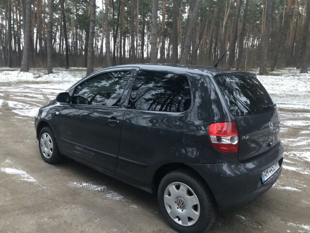 Серый Фольксваген Фокс, объемом двигателя 1.2 л и пробегом 200 тыс. км за 4000 $, фото 1 на Automoto.ua