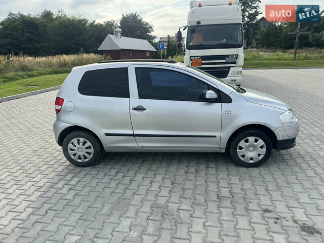 Серый Фольксваген Фокс, объемом двигателя 1.2 л и пробегом 290 тыс. км за 2800 $, фото 1 на Automoto.ua