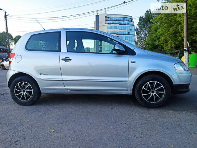 Серый Фольксваген Фокс, объемом двигателя 1.2 л и пробегом 210 тыс. км за 3600 $, фото 2 на Automoto.ua